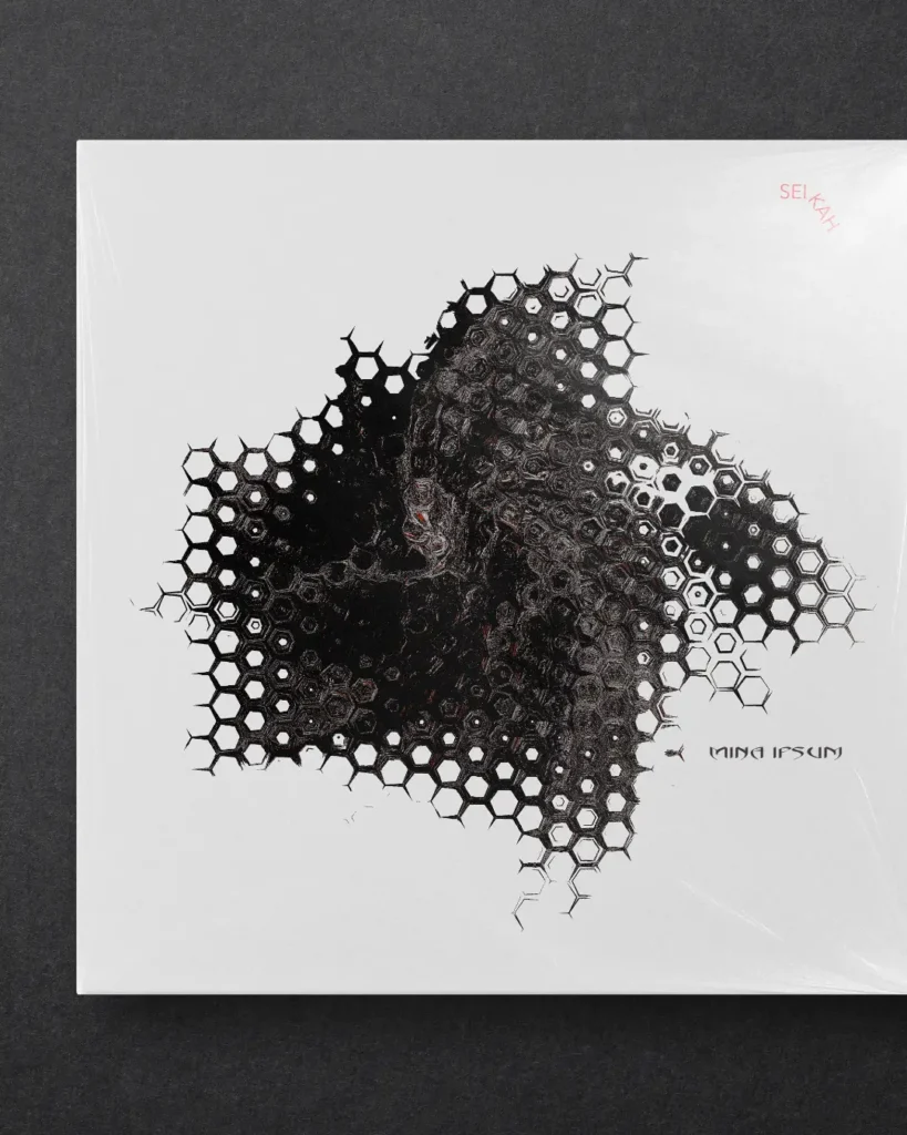Yes Oui Bai diseña este vinilo en 2024 para Mina Ipsum (Noruega). Diseño gráfico de cubierta. Bergen. Estética uncanny.